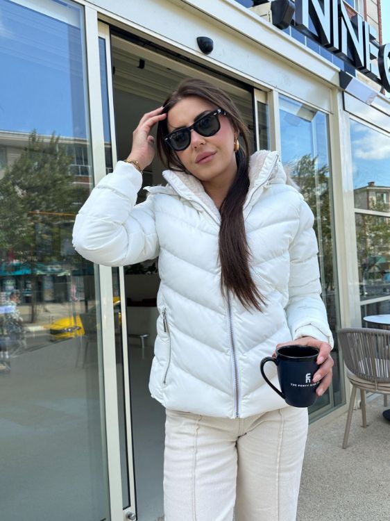 Kapüşonlu Kısa Şişme Mont-Beyaz Beste26 resmi